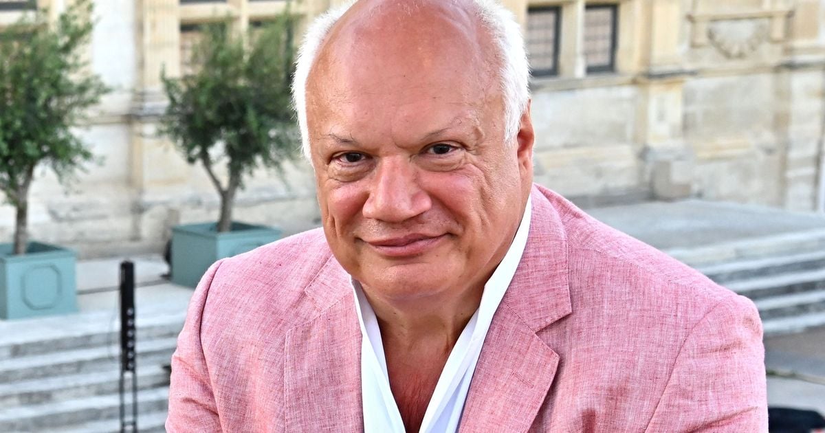 A 65 ans, Eric-Emmanuel Schmitt annonce être devenu papa pour la première  fois - Purepeople