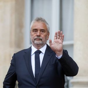 La famille Besson dénonce la violence de cet acte mais aussi une intrusion non autorisée. Le réalisateur a laissé un message sur les réseaux sociaux. 

Le cinéaste français Luc Besson - Arrivée des invités au dîner d'Etat en l'honneur du président chinois Xi Jinping et de sa femme la Première Dame Peng Liyuan au palais présidentiel de l'Elysée à Paris, France, le 6 mai 2024. @Stephane Lemouton / Bestimage