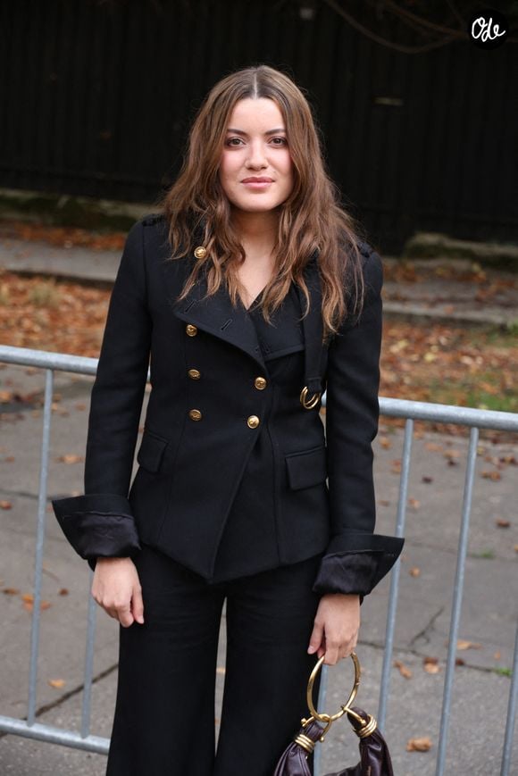 Malou Khebizi au défilé Chloé "Collection Femme Prêt-à-Porter Printemps/Eté 2027" lors de la Fashion Week de Paris, le 1er octobre 2026. 

© Denis Guignebourg / Bestimage