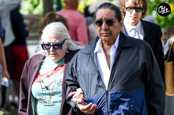 Josiane Balasko et son mari George Aguilar aux arrivées des obsèques de Catherine Ringer, la chanteuse des Rita Mitsouko, au cimetière de Montmartre, dans le 18ème arrondissement de Paris, France, le 19 septembre 2026. © Bestimage | 00770597