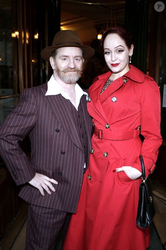 Mathias Malzieu et sa compagne Daria Nelson lors de la soirée des 140 ans de légende des Deux Magots et vernissage de l'exposition "140 ans d'esprits créatifs à Saint-Germain-des-Prés" à Paris le 29 avril 2024.

© Cédric Perrin / Bestimage