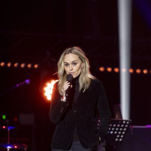 Exclusif - Cécile de Ménibus sur scène lors du concert "Leurs voix pour l'espoir" diffusé le 5 juillet en prime sur C8, à l'Olympia à Paris le 11 mars 2024.

© Perusseau / Bellak / Bestimage