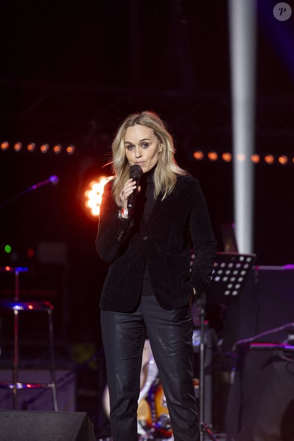 Exclusif - Cécile de Ménibus sur scène lors du concert "Leurs voix pour l'espoir" diffusé le 5 juillet en prime sur C8, à l'Olympia à Paris le 11 mars 2024.

© Perusseau / Bellak / Bestimage
