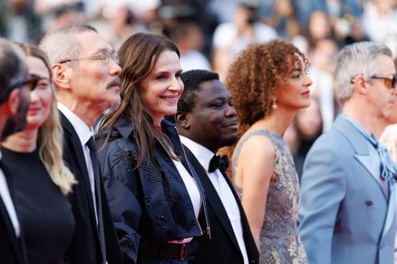 Hong Sang-soo, Juliette Binoche, Dieudo Hamadi, Leïla Slimani - Montée des marches de la cérémonie de clôture du 78ème Festival International du Film de Cannes, au Palais des Festivals à Cannes. Le 24 mai 2025
© Jacovides-Moreau / Bestimage