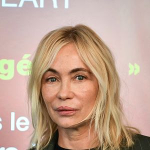 "Eve n'est pas dans une profession comme la mienne, où l'on s'expose... Elle ne s'est tout simplement pas sentie le courage ou l'envie de le faire." 

L'actrice française Emmanuelle Beart regarde la campagne 2024 d'appel aux dons pour lutter contre la précarité énergétique "Stop à l'exclusion énergétique" à Paris, le 12 novembre 2024. Photo de Firas Abdullah/ABACAPRESS.COM