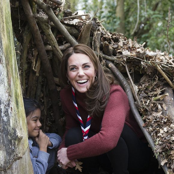Kate Middleton a passé du temps avec les scouts. 

Catherine (Kate) Middleton, duchesse de Cambridge, se rend au siège des scouts de Gilwell Park pour en apprendre davantage sur leur nouvelle organisation et leur mode de vie. Cette organisation scout est destinée aux jeunes enfants, la visite célèbre également le centième anniversaire du parc Gilwell. Londres
Agence / Bestimage