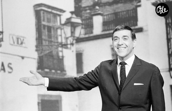 Estimée à plusieurs millions d'euros, la mise en vente de cette propriété risque bien d'affoler le marché de l'immobilier de prestige.

Archives - En France, à Paris, Luis Mariano sur le plateau de l'émission Discorama le 10 juin 1964.  

© Bestimage