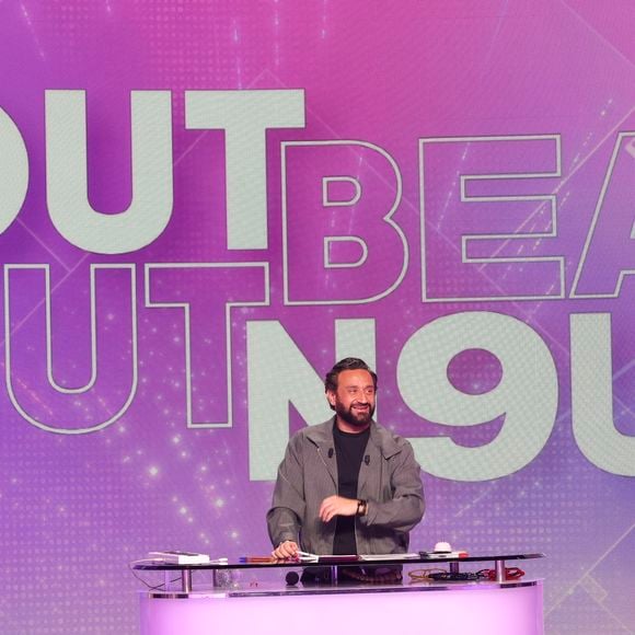 Exclusif - Cyril Hanouna, sur le plateau de l'émission Tout Beau, Tout N9uf (TBT9) présenté par C.Hanouna et diffusé en direct sur W9 le 15 avril 2026.

© Jack Tribeca / Bestimage
