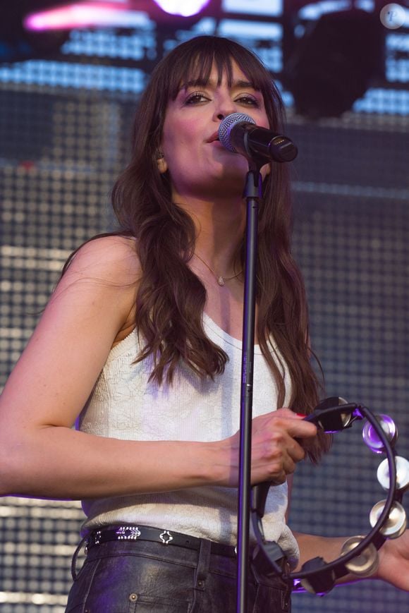 Ils ont notamment assisté au concert de Clara Luciani.

Clara Luciani au Festival 4L au Chalet des Iles à Paris, le 22 juin 2025.

Photo : Sitraka Ramiandrasoa / Bestimage