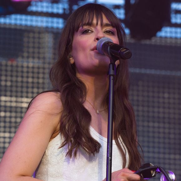 Ils ont notamment assisté au concert de Clara Luciani.

Clara Luciani au Festival 4L au Chalet des Iles à Paris, le 22 juin 2025.

Photo : Sitraka Ramiandrasoa / Bestimage