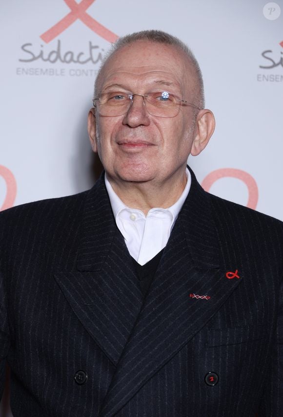 Le couturier a même révélé dans les colonnes du journal "Le Monde" avoir songé à mettre un terme à sa carrière

Jean-Paul Gaultier - Photocall de la soirée de lancement du "Sidaction" au théâtre Edouard VII à Paris le 4 mars 2024. © Denis Guignebourg/Bestimage