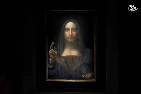 Pourtant, l’œuvre n’a plus été montrée au public depuis son achat, alimentant un véritable mystère autour de sa localisation. 

Adjugé 382 millions d'euros, Salvator Mundi" ("Le sauveur du monde") le tableau de Léonard de Vinci est le plus cher jamais vendu aux enchères par Christie's qui estimait son prix à 100 millions de dollars environ. Le 15 novembre 2017. Zuma Press / Bestimage