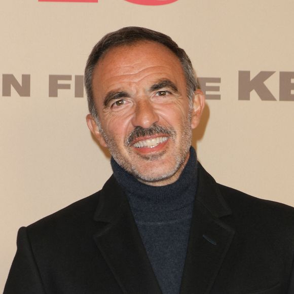 “Attention, information importante”, l’ance l’animateur

Nikos Aliagas - Avant-première du film "Ma Mère, Dieu et Sylvie Vartan" au cinéma Pathé Palace à Paris le 17 mars 2025. © Coadic Guirec/Bestimage