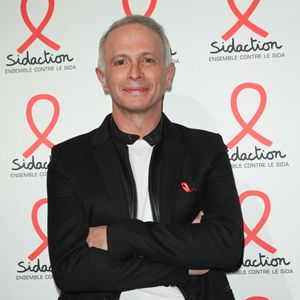 Depuis 2016, c’est Samuel Étienne qui tient les rênes du programme...

Samuel Etienne - Soirée de lancement du Sidaction 2022 à la salle Wagram à Paris le 7 mars 2022. © Coadic Guirec/Bestimage