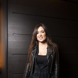 Exclusif - Elsa Esnoult en backstage du concert d'Hélène (Hélène Rolles) en concert exceptionnel au Théâtre Marigny à Paris pour 2 soirs. Paris le 7 mars 2025. © Pierre Perusseau / Tiziano da Silva / Bestimage