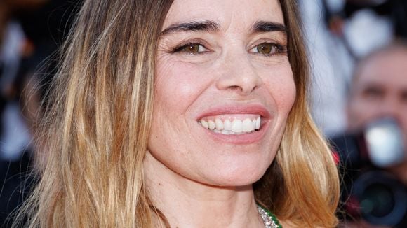Elodie Bouchez sans son mari mondialement connu pour la montée des marches à Cannes, elle mise sur une robe noire impeccable