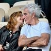 Raymond Domenech n'est plus un cœur à prendre ! L'ex-compagnon d'Estelle Denis avec sa nouvelle compagne à Roland-Garros