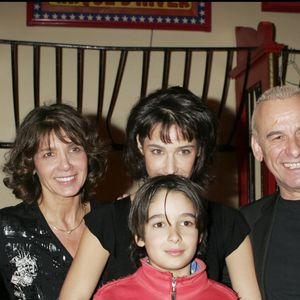 Stéphanie et Michel Fugain et leurs enfants Marie et Alexis - First Round organisé le Gala du ring 2005 au cirque d'hiver au profit de l'association Laurette Fugain. (© COADIC GUIREC / BESTIMAGE).