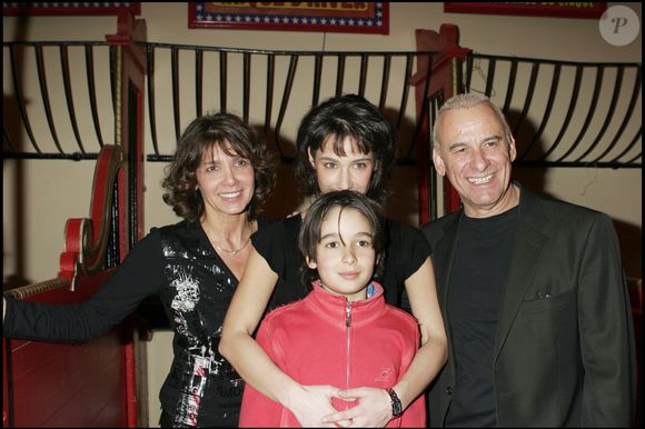 Stéphanie et Michel Fugain et leurs enfants Marie et Alexis - First Round organisé le Gala du ring 2005 au cirque d'hiver au profit de l'association Laurette Fugain. (© COADIC GUIREC / BESTIMAGE).