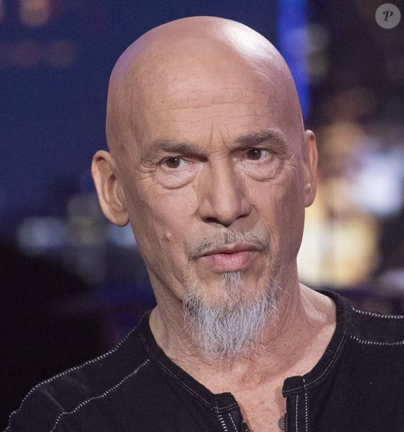 L'artiste qui s'est battu dès 2022 contre un cancer des poumons et qui a vaincu la maladie se refait - sans mauvais jeu de mots - une santé.

Florent Pagny - Emission spéciale "Unis pour l'Ukraine" à la Maison de la Radio et de la Musique, diffusée en direct sur France 2 et présentée par Nagui et Leïla.Kaddour à Paris.


© Cyril Moreau / Jack Tribeca / Bestimage