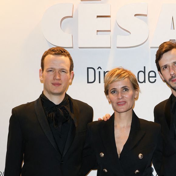 Noé Boon, Judith Godrèche et Richard Sears - Photocall de la 49ème édition de la cérémonie des César au Fouquet's à Paris Le 23 fevrier 2024 © Coadic Guirec / Bestimage