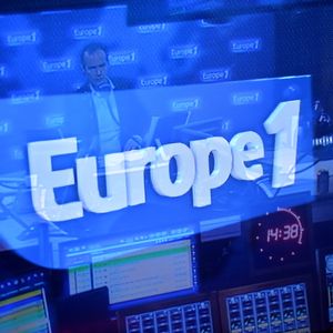 Grande nouvelle sur Europe 1 ! 

Exclusif - Illustration studio - Enregistrement de l'émission "Au coeur de l'histoire" lors de la journée spéciale du 60ème anniversaire de la radio Europe 1 à Paris.