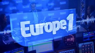 A 77 ans, ce célèbre animateur qu'on pensait prêt à raccrocher le micro va reprendre l'une des émissions phares d'Europe 1
