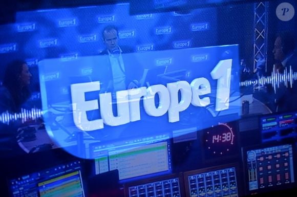 Grande nouvelle sur Europe 1 ! 

Exclusif - Illustration studio - Enregistrement de l'émission "Au coeur de l'histoire" lors de la journée spéciale du 60ème anniversaire de la radio Europe 1 à Paris.