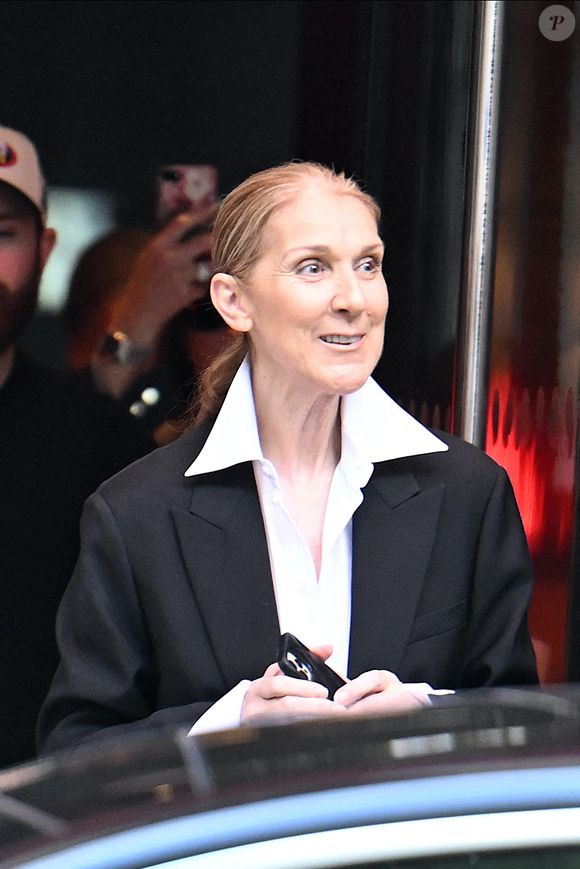 Céline Dion quitte le Royal Monceau pour préparer la cérémonie d’ouverture des Jeux Olympiques (JO 2024) à Paris le 23 juillet 2024. (Agence / Bestimage).