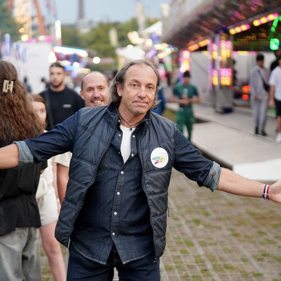 Philippe Candeloro - Inauguration de la 42ème édition de la fête à Neuneu à Paris le 29 août 2025.
© Anne-Sophie Guebey / Bestimage