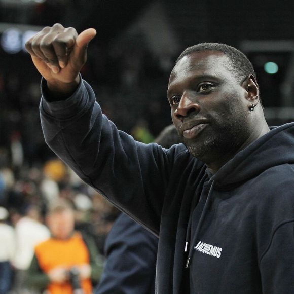 Ce grand fan de basket est le nouveau co-propriétaire du Paris Basketball 

Omar Sy assiste à la victoire du club Paris Basketball face au Baskonia Vitoria (67-65) à l'Adidas Arena à Paris, le 1er novembre 2024. © Jonathan Rebboah / Panoramic / Bestimage
