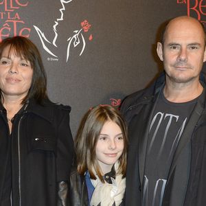 Bernard Campan avec sa femme Anne et leur fille - People a la generale de la comedie musicale "La Belle et la Bete" au Theatre Mogador a Paris le 24 octobre 2013.