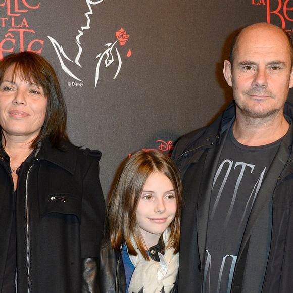 Bernard Campan avec sa femme Anne et leur fille - People a la generale de la comedie musicale "La Belle et la Bete" au Theatre Mogador a Paris le 24 octobre 2013.