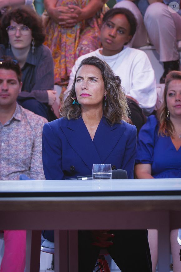 Elle précise : “Je ne peux plus cohabiter avec quelqu'un à temps plein” (Nice Matin).

Exclusif - Alessandra Sublet - Emission "C à vous" lors du 76ème Festival International du Film de Cannes le 24 mai 2023. © Jack Tribeca / Bestimage