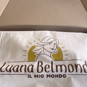 Il s'agit d'une box culinaire, vendue au prix de 69 euros, composée de plusieurs produits d'origine italienne.

Capture Instagram de Laeticia Hallyday