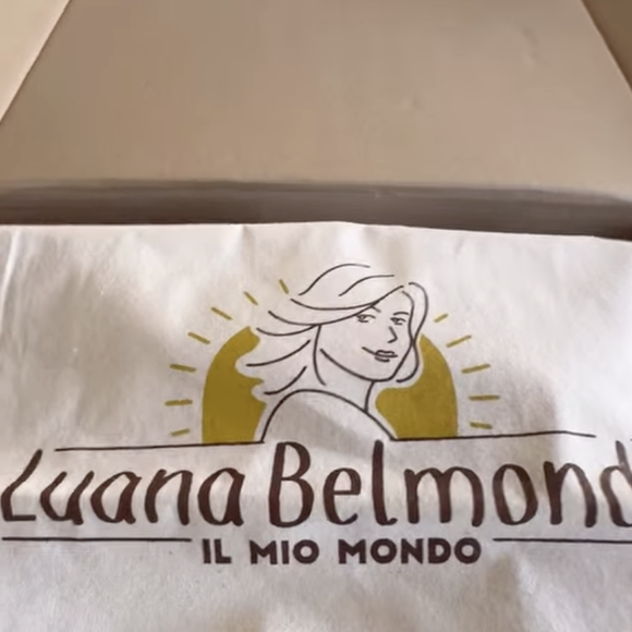 Il s'agit d'une box culinaire, vendue au prix de 69 euros, composée de plusieurs produits d'origine italienne.

Capture Instagram de Laeticia Hallyday