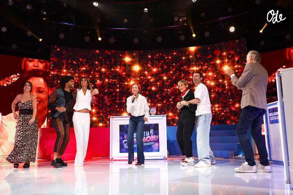 Laurence Boccolini, Natasha St-Pier, Caroline Ithurbide, Gwendal Marimoutou, Gilles Verdez, Isabelle Morini-Bosc, Fabienne Carat, Richard Orlinski lors de l'enregistrement de l’émission "On Connait La Chanson Céline Dion", présentée par L.Boccolini et diffusée le 1er septembre sur W9, à Paris, France, le 2 juillet 2026. © Jack Tribeca/Bestimage