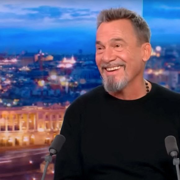 Florent Pagny, qui va beaucoup mieux, était l'invité de Gilles Bouleau au 20 heures de TF1 le jeudi 16 novembre.
© Captute TV TF1 via Bestimage