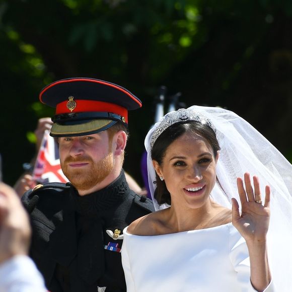 Ainsi, le prince Harry n'aurait pas supporté que sa cousine ait des contacts avec Piers Morgan qui a déjà écrit des attaques contre Meghan Markle. 

Le prince Harry, duc de Sussex, et Meghan Markle, duchesse de Sussex, en calèche à la sortie du château de Windsor après leur mariage le 19 mai 2018. Backgrid USA / Bestimage