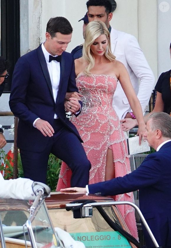 Ivanka Trump est apparue avec son mari Jared Kushner.

Ivanka Trump et Jared Kushner arrivent au mariage à San Giorgio, Venise, de Jeff Bezos et Lauren Sanchez. Le 27 juin 2025. @Backgrid UK/ Bestimage