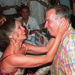 L’actrice sera inhumée auprès de plusieurs proches, dont son premier mari Roger Vadim.

Brigitte Bardot et son premier mari Roger Vadim. 

Backgrid UK/ Bestimage