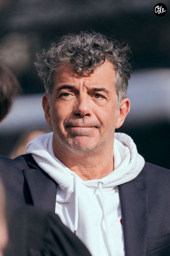 Stéphane Plaza, animateur de télévision et agent immobilier français, accusé d'actes de violence à l'encontre de deux anciennes compagnes, quitte les lieux après le verdict rendu lors de son procès devant le tribunal correctionnel de Paris, le 18 février 2025. Photo : Alexis Jumeau/ABACAPRESS.COM