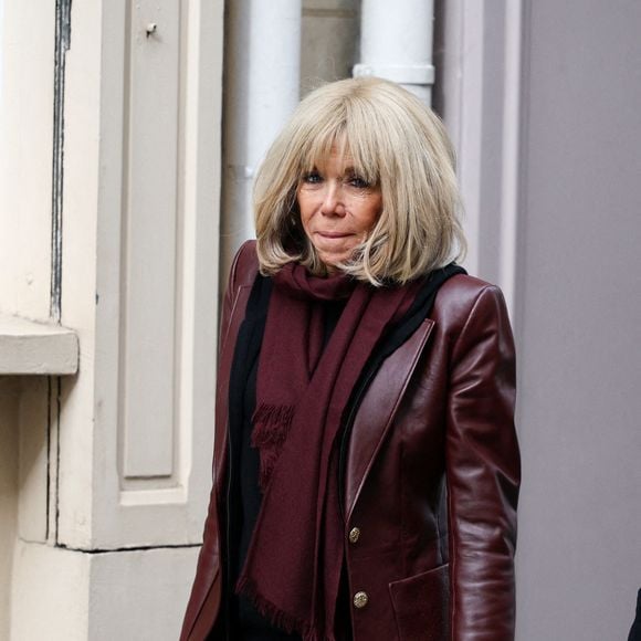 Exclusive - La Première Dame Brigitte Macron photographiée dans la rue à Paris, France, le 16 octobre 2025. Photo by Raphael Lafargue/ABACAPRESS.COM