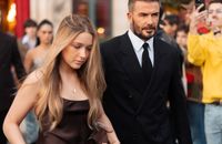Les Beckham se sont emparés de la capitale. 

Les enfants Beckham suivent leur père David et leur soeur Harper, à Paris, à la sortie de l'hôtel La Réserve, le 7 mars 2025