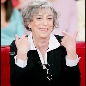 Si tout se passait bien entre elle et les autres à cette époque, Anémone a fini par leur en vouloir 
Archives - Anémone dans "Vivement Dimanche"