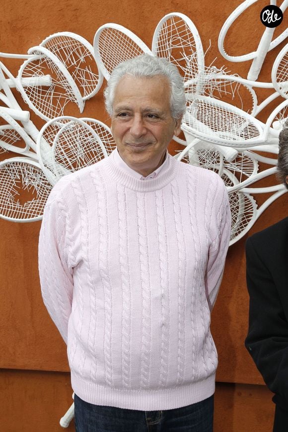 Selon lui, ces habitudes permettent de limiter la prise de poids sans frustration.

Le docteur Pierre Dukan assiste au 9ᵉ jour des Internationaux de France de Roland-Garros, à Paris, le 4 juin 2012.