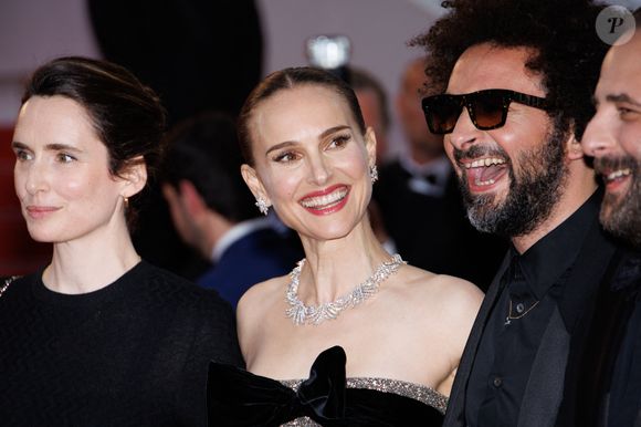 Sophie Mas, Natalie Portman, William Lebghil, Vincent Macaigne - Montée des marches du film « Eddington » lors du 78ème Festival International du Film de Cannes, au Palais des Festivals à Cannes. Le 16 mai 2025
© Jacovides-Moreau / Bestimage