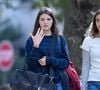 Sa fille Suri Cruise grandit aujourd’hui loin de lui : cela fait plus de 10 ans qu’ils ne se sont pas vus.



13/10/2024 EXCLUSIF : Suri Cruise porte Eleanor, le chat de sa mère, alors qu'elle se promène avec une amie à New York. La fille de Tom Cruise et de Katie Holmes, âgée de 18 ans, a été aperçue dans la ville lors d'une pause à l'université. Suri portait un pull rayé, un jean et des Converse. The ImageDirect / Bestimage