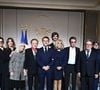 Emmanuel Macron a souligné son incroyable longévité à la télévision.
Exclusif - Michel Drucker entouré par sa petite fille Rebecca Jarre-Chateau, Marie Drucker, Laurent Arcaro, Stéfanie Jarre, sa femme Dany Saval, Michel Drucker, le président de la république Emmanuel Macron, sa femme Brigitte Macron, David Jarre, Jean-Michel Jarre, Philippe Alain, Claude Boucher, Jean-Pierre Trautvetter et Françoise Savalle. M.Drucker reçoit la médaille de Commandeur de la Légion d’honneur par le président de la République Française Emmanuel Macron au palais de l'Elysée à Paris, le 13 février 2025.
© Guillaume Gaffiot / Bestimage