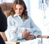 La petite fille a été immortalisée dans les bras de sa maman
La reine Rania de Jordanie - Naissance de la princesse Iman de Jordanie, fille du prince Hussein de Jordanie et de sa femme la princesse Rajwa au Centre Médical King Hussein à Amman. Le 3 août 2024 Dana Press / Bestimage